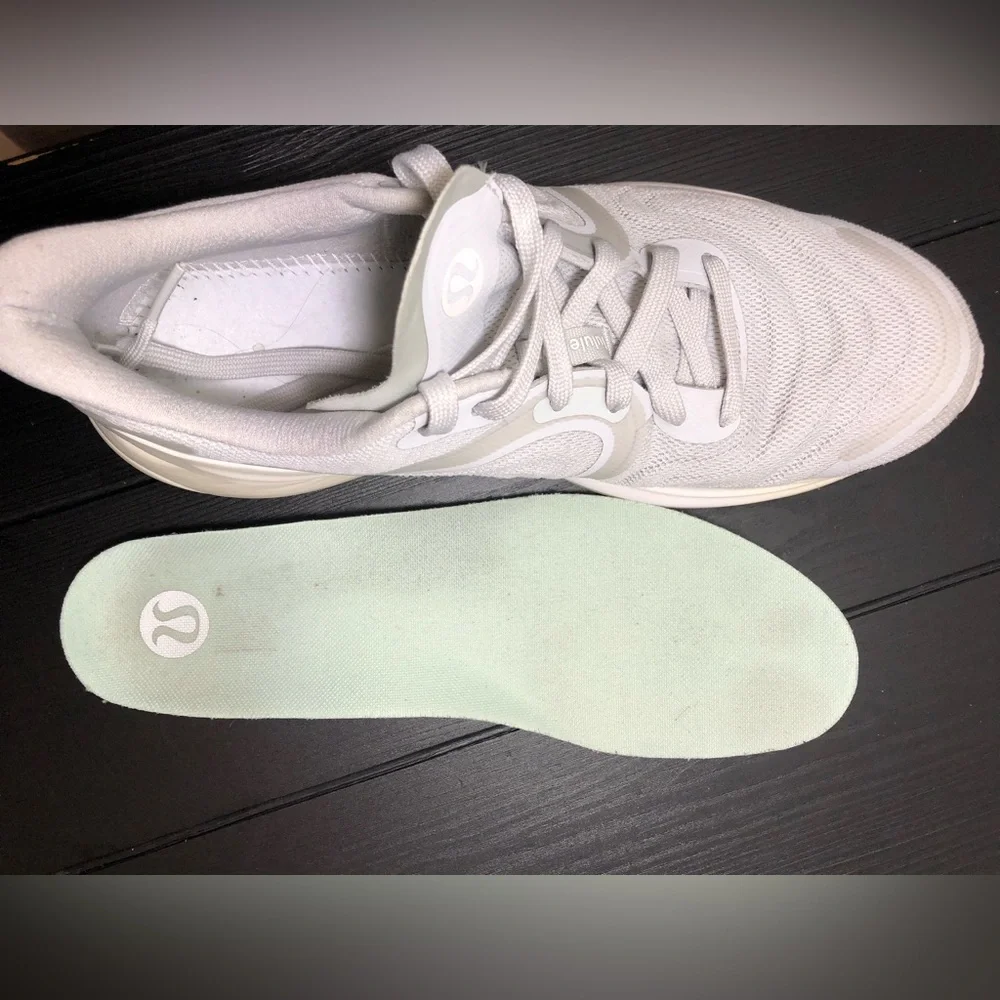 Lululemon Blissfeel 2 Womens Running Shoe silver white size 11